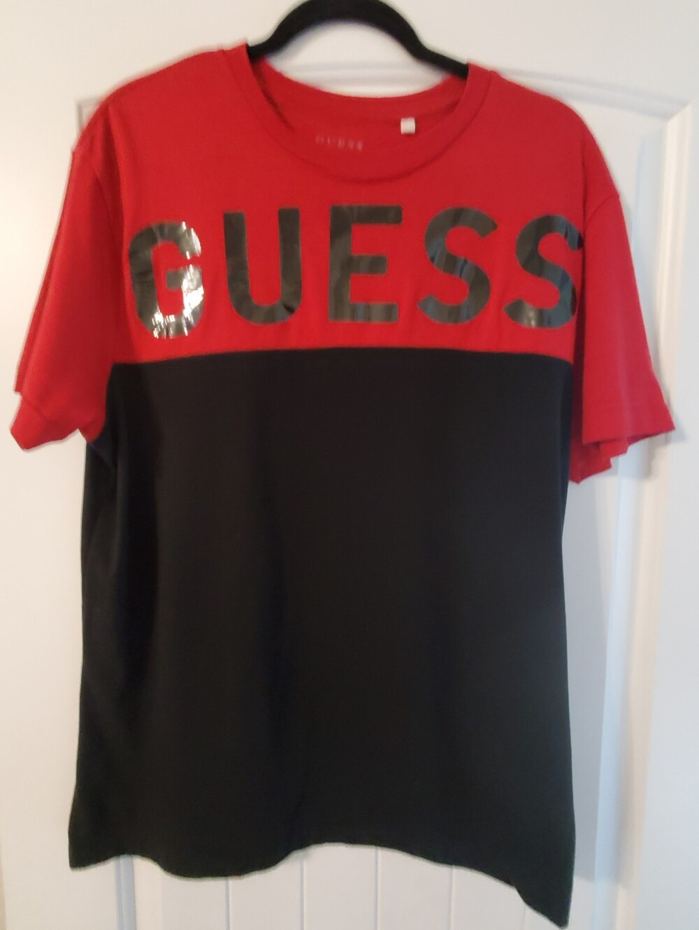 GUESS Mens Red and Black Colorblock Logo Tee
